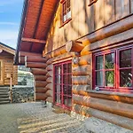 Naturstammhaus Nyaraló *